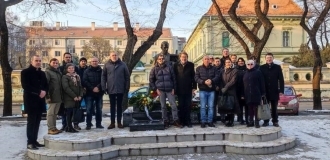 Polaganje-vijenaca-na-spomenik-biskupa-Ivana-Antunovica-u-Subotici2-14-01-22-08-11-30.jpg
