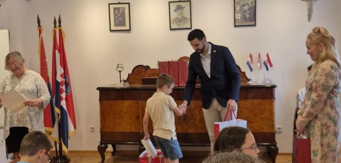 Prve svjedodžbe za učenike nastave na hrvatskom jeziku s elementima nacionalne kulture u Beogradu
