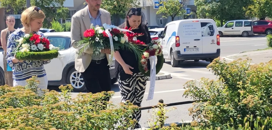 Položeno cvijeće na spomenik Ivanu Sariću u Subotici