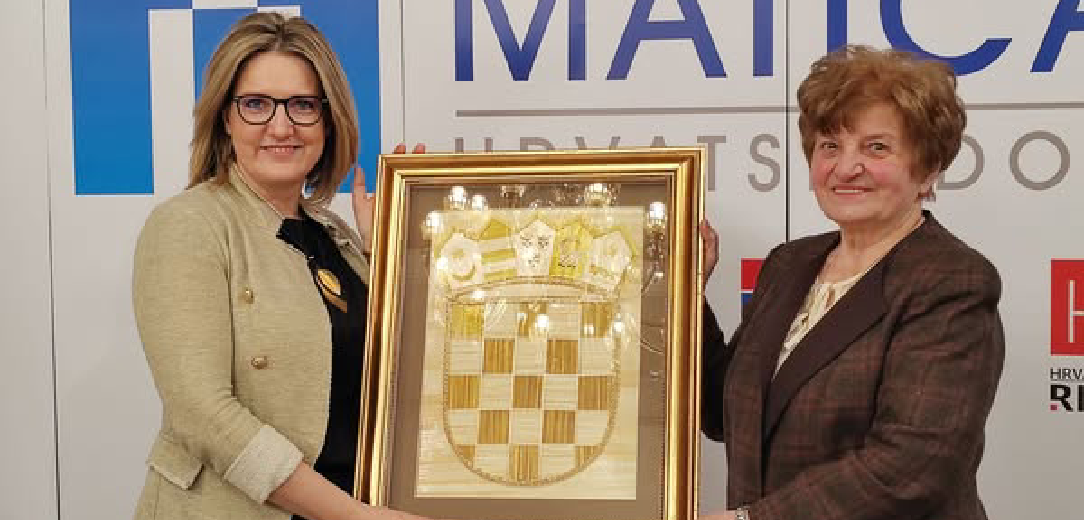 Marija Vidaković darovala sliku od slame – grb Republike Hrvatske