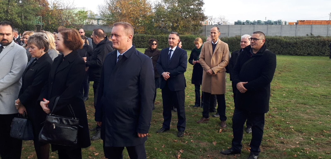 Komemoracija kod spomenika „Ptica slomljenih krila“