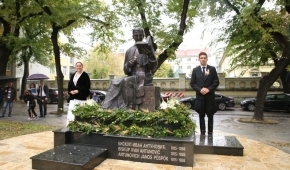 Svečano otkriven spomenik biskupu Antunoviću