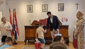 Prve svjedodžbe za učenike nastave na hrvatskom jeziku s elementima nacionalne kulture u Beogradu