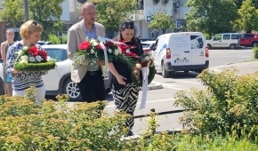 Položeno cvijeće na spomenik Ivanu Sariću u Subotici