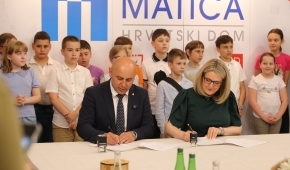 Potpisan trogodišnji ugovor za prijevoz učenika koji pohađaju nastavu na hrvatskom jeziku