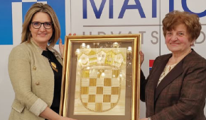 Marija Vidaković darovala sliku od slame – grb Republike Hrvatske