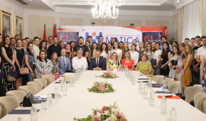 Uručeni ugovori studentima pripadnicima hrvatske zajednice koji studiraju u Srbiji  