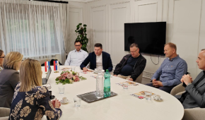 Prečasni Domagoj Matošević u posjetu HNV-u 