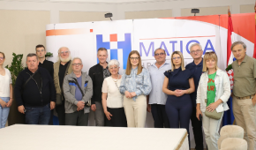 Hrvatsko društvo likovnih umjetnika iz Vinkovaca posjetilo Hrvatski dom – Maticu
