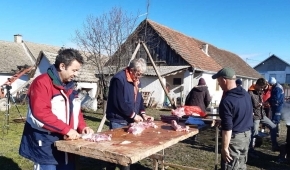 Održana prva „Vajštanska svinjokolja“