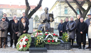 Položeni vijenci na spomenik biskupu Antunoviću