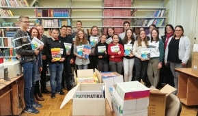 Udžbenici iz matematike i fizike na hrvatskom jeziku u rukama učenika