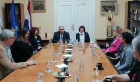 Predstavnici AZZO, dekan Opić i prodekanica Berbić Kolar u HNV-u