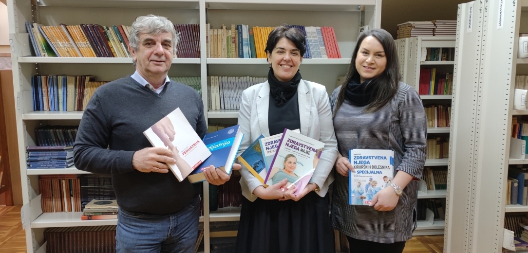 Donirana stručna literatura Medicinskoj školi u Subotici