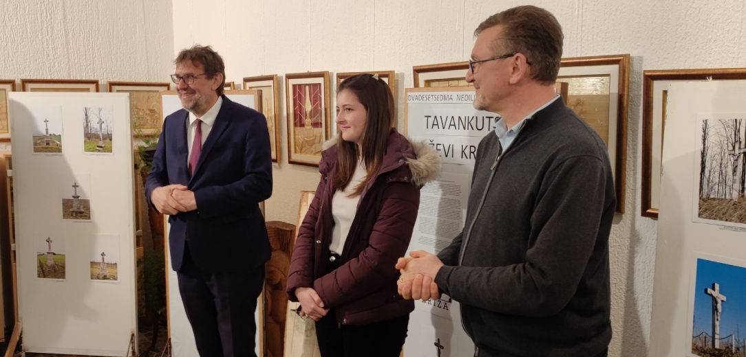 Izložba fotografija tavankutskih križeva krajputaša