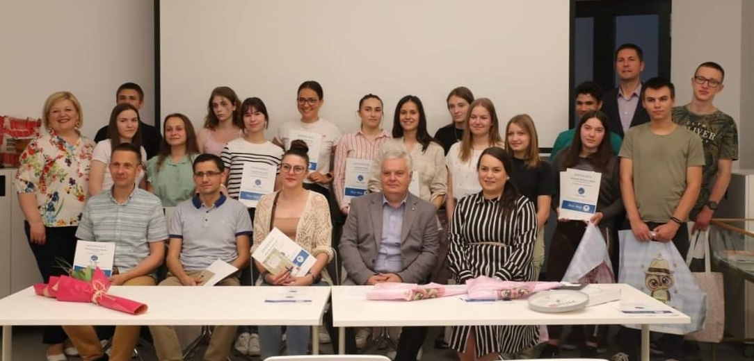 Nagrađeni sudionici Kviza znanja i kreativnosti „Mreža čitanja“