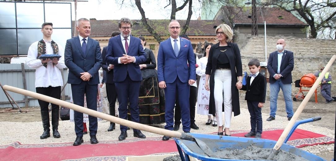 Svečano položen kamen temeljac „Hrvatske kuće“ u Subotici