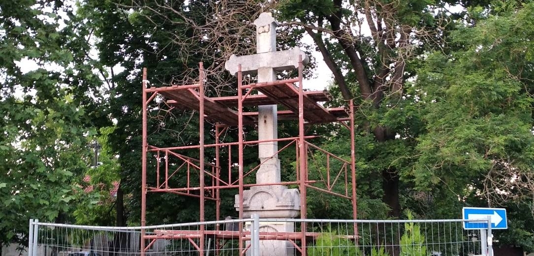 Obnavlja se staromajurski križ u Petrovaradinu