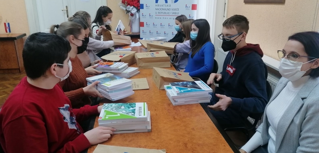 Prvi puta udžbenici na hrvatskome za srednje škole u rukama učenika