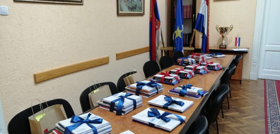 Donacija različitih knjiga podijeljena odgojiteljima, učiteljima, vjeroučiteljima, nastavnicima glazbene kulture i vanjskim suradnicima HNV-a